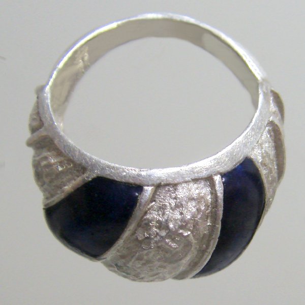 (r1242)Silver ring with blue enamel.